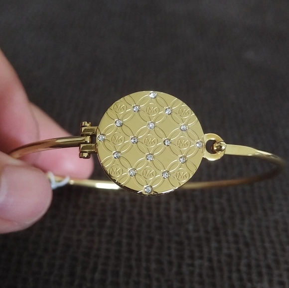 Michael Kors Jewelry - ✨️HP✨️ Michael Kors Gold💛 Medallion🏅 Bracelet - NWT